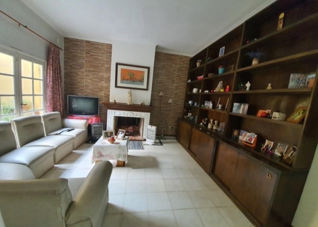 En venta casa zona parque , tres dormitorios, cochera !