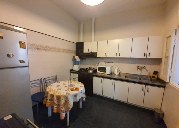 En venta casa zona parque , tres dormitorios, cochera !