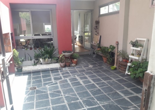 En venta casa Acceso Túnel ,tres dormitorios, dos baños ! 