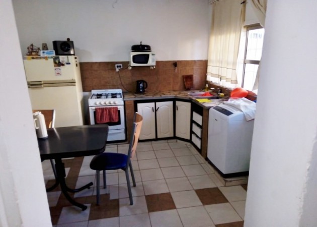 Se vende Local mas casa 2 dorm. frente al Parque Mainini