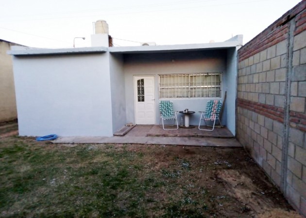 Se vende Local mas casa 2 dorm. frente al Parque Mainini