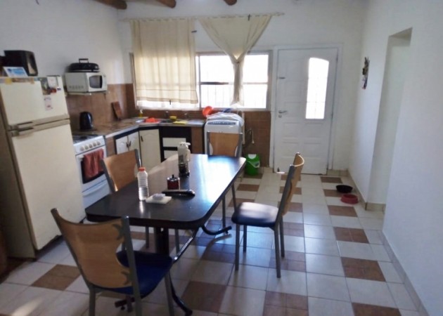 Se vende Local mas casa 2 dorm. frente al Parque Mainini