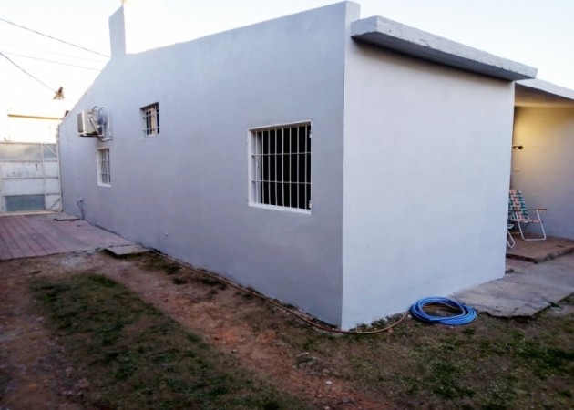 Se vende Local mas casa 2 dorm. frente al Parque Mainini