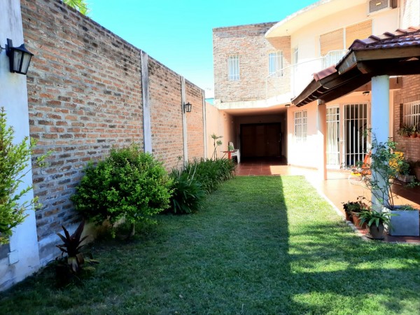 Vendo Casa de 2 plantas lista para entrar a vivir Zona Centro/Parque! 