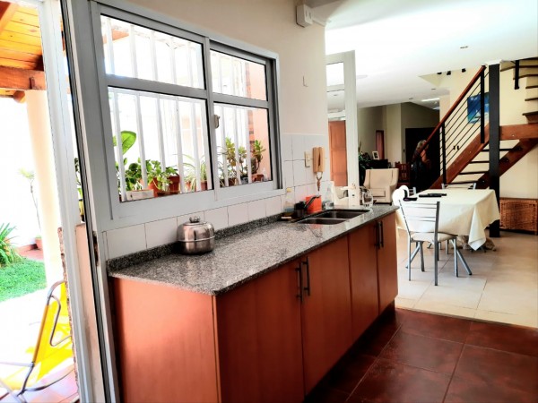 Vendo Casa de 2 plantas lista para entrar a vivir Zona Centro/Parque! 