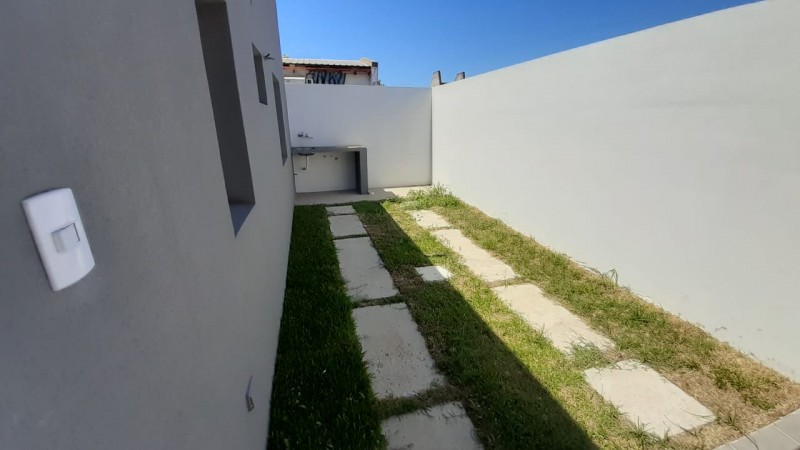 En venta casa dos dormitorios, patio, cochera!