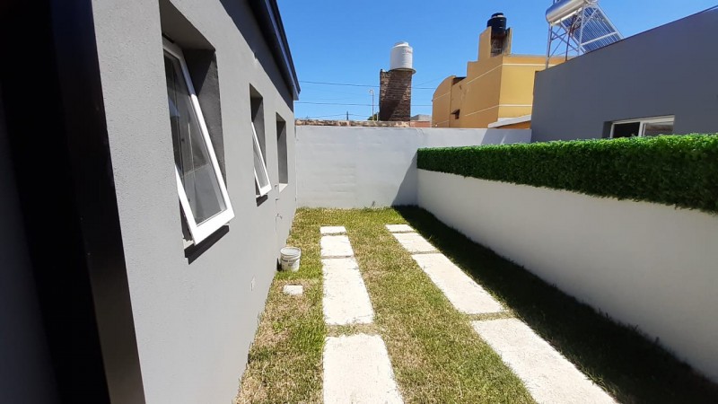 En venta casa dos dormitorios, patio, cochera!