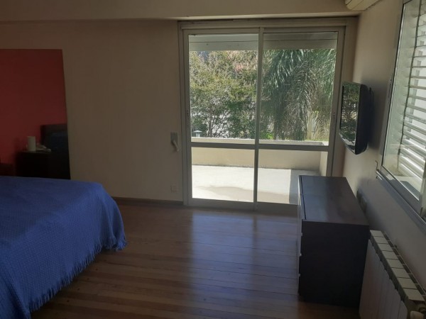 SE VENDE CASA ZONA CENTRO PARQUE CON PISCINA