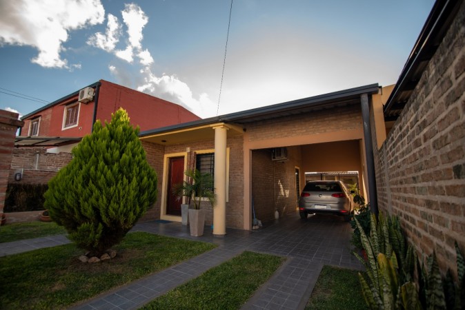 SE VENDE CASA ZONA PARQUE GAZZANO