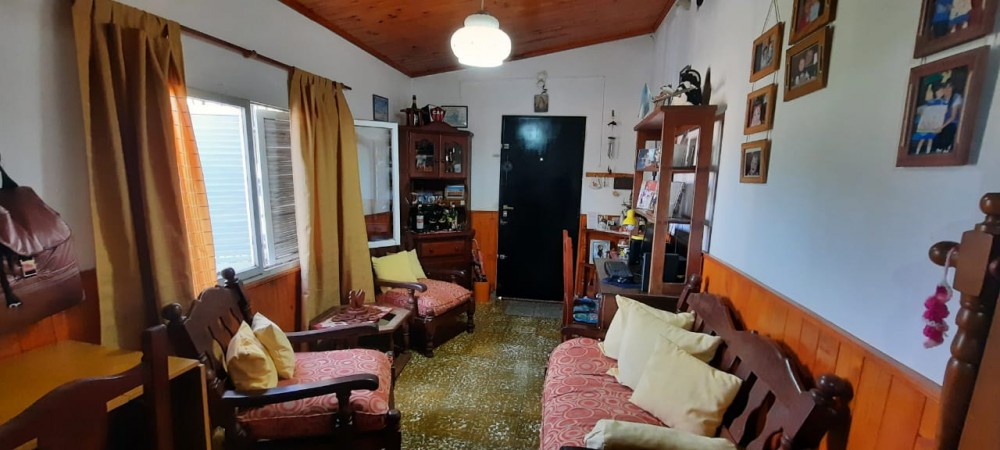 SE VENDE CASA 2 DORMITORIOS ZONA EX HIPODROMO