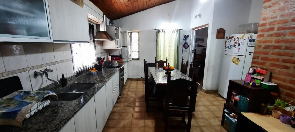 SE VENDE CASA 2 DORMITORIOS ZONA EX HIPODROMO