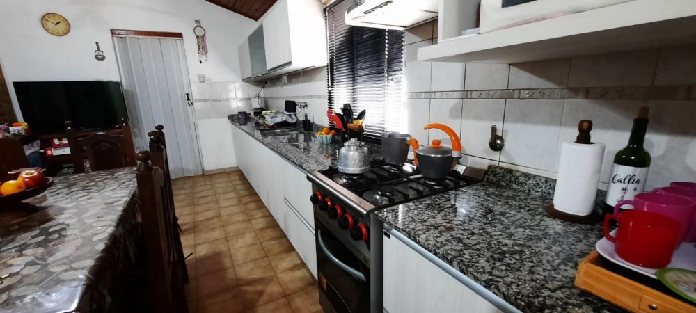 SE VENDE CASA 2 DORMITORIOS ZONA EX HIPODROMO