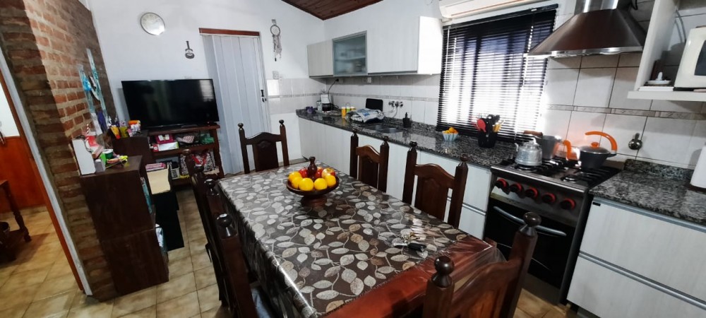 SE VENDE CASA 2 DORMITORIOS ZONA EX HIPODROMO