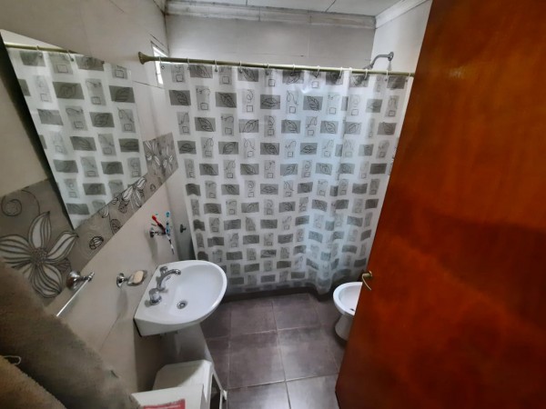 SE VENDE CASA 2 DORMITORIOS ZONA EX HIPODROMO