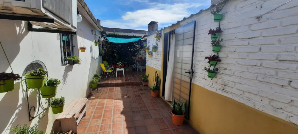 SE VENDE CASA 2 DORMITORIOS ZONA EX HIPODROMO