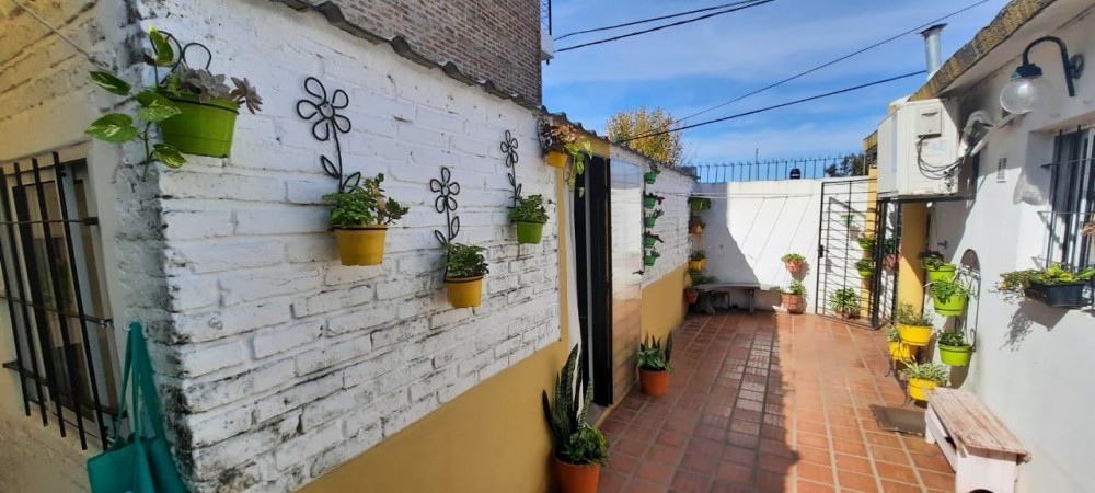 SE VENDE CASA 2 DORMITORIOS ZONA EX HIPODROMO