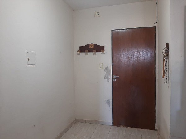 RETASADO VENDO departamento dos dormitorios. escritorio , doble ingreso , cochera , zona centro!