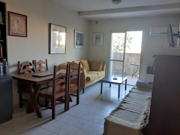 RETASADO VENDO departamento dos dormitorios. escritorio , doble ingreso , cochera , zona centro!