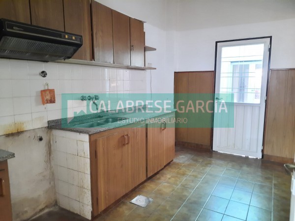 OPORTUNIDAD! SE VENDE CASA EN UNA PLANTA ZONA CENTRO