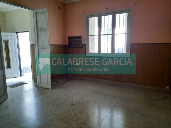 OPORTUNIDAD! SE VENDE CASA EN UNA PLANTA ZONA CENTRO