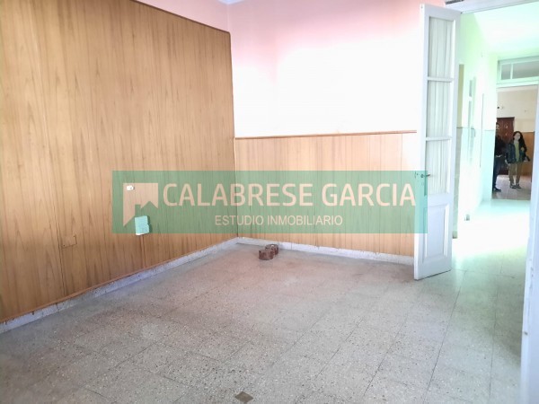 OPORTUNIDAD! SE VENDE CASA EN UNA PLANTA ZONA CENTRO