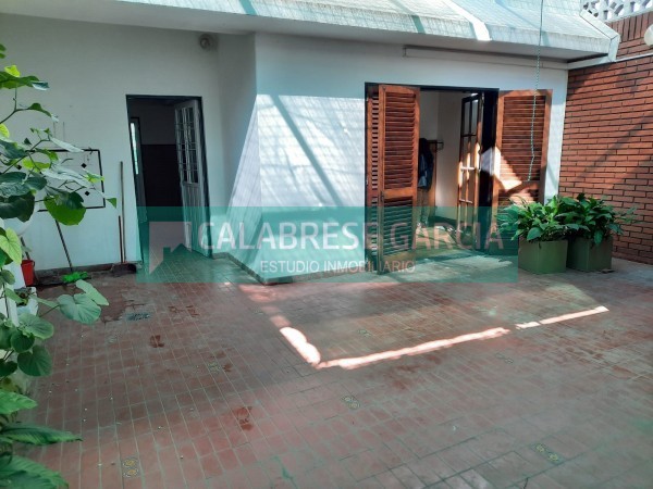 OPORTUNIDAD! SE VENDE CASA EN UNA PLANTA ZONA CENTRO