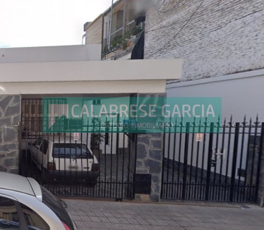 OPORTUNIDAD! SE VENDE CASA EN UNA PLANTA ZONA CENTRO