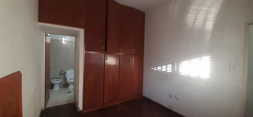 VENDO CASA CON COMPLEJO DE COCHERAS BARRIO MERCANTIL