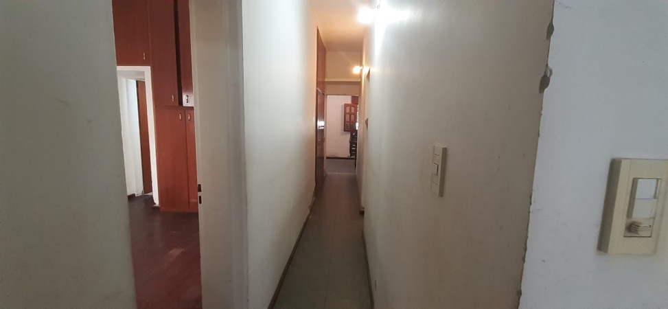 VENDO CASA CON COMPLEJO DE COCHERAS BARRIO MERCANTIL