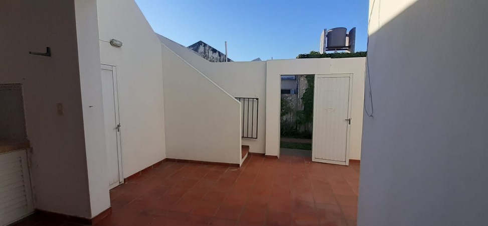 VENDO CASA CON COMPLEJO DE COCHERAS BARRIO MERCANTIL