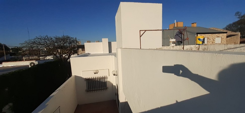 VENDO CASA CON COMPLEJO DE COCHERAS BARRIO MERCANTIL