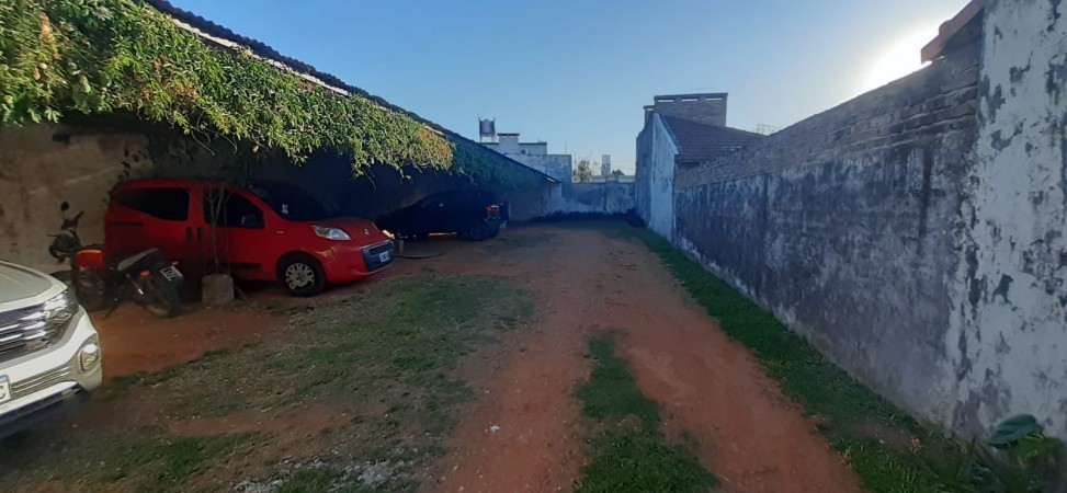 VENDO CASA CON COMPLEJO DE COCHERAS BARRIO MERCANTIL