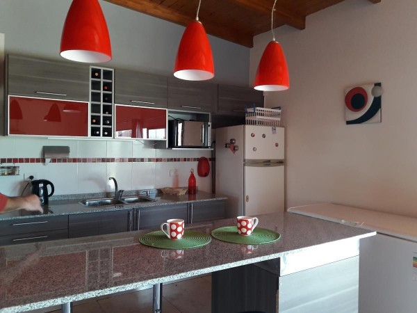 SE VENDE HERMOSA CASA MODERNA EN DOBLE TERRENO EN ORO VERDE