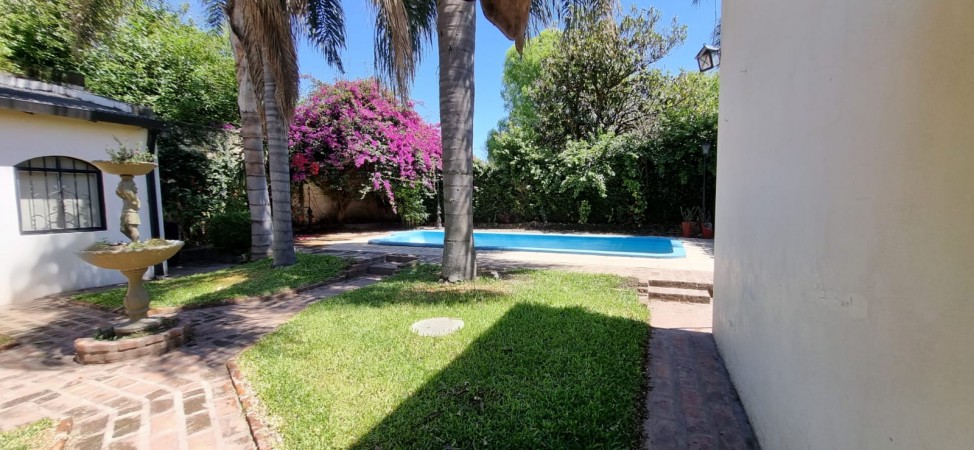 SE VENDE CASA FAMILIAR ZONA AV DE LAS AMERICAS Y A. PALACIOS