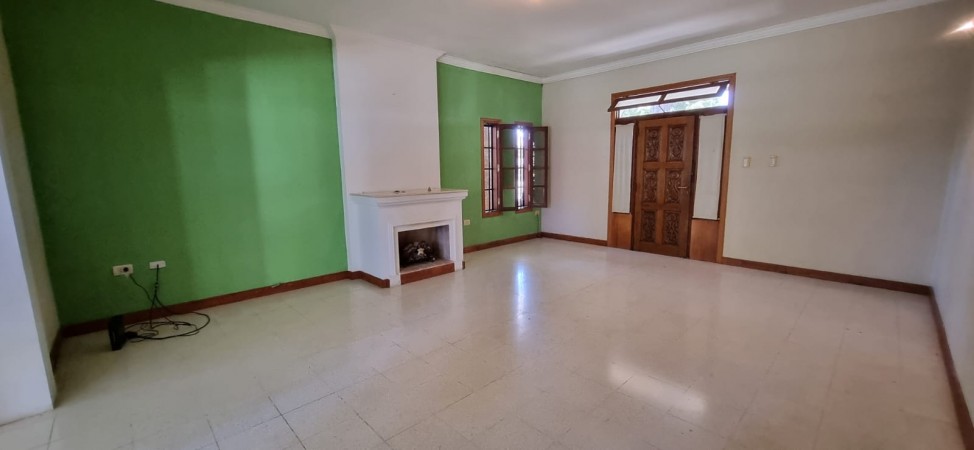 SE VENDE CASA FAMILIAR ZONA AV DE LAS AMERICAS Y A. PALACIOS