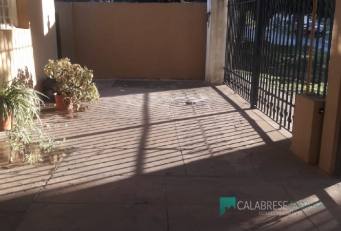 Alquilo departamento en Planta Alta de 1 dormitorio en Garrigo casi Miguel David