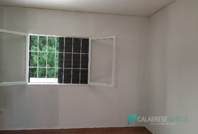 Alquilo departamento en Planta Alta de 1 dormitorio en Garrigo casi Miguel David