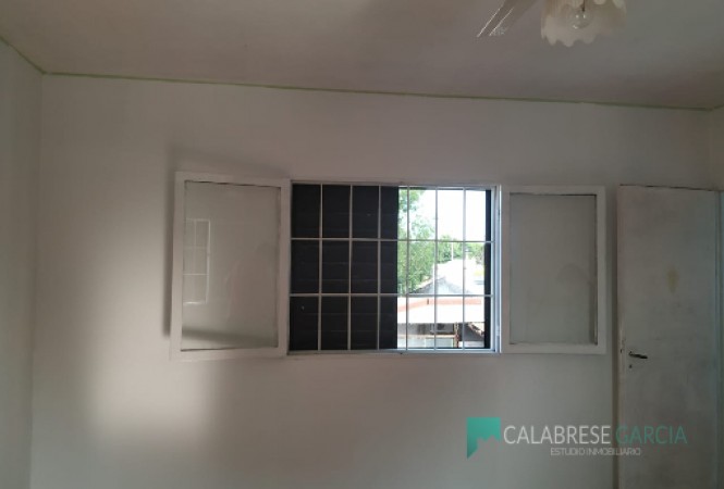 Alquilo departamento en Planta Alta de 1 dormitorio en Garrigo casi Miguel David