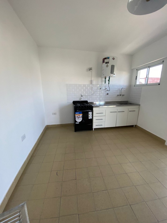 Vendo Dto 1 dorm por escalera zona Centro!