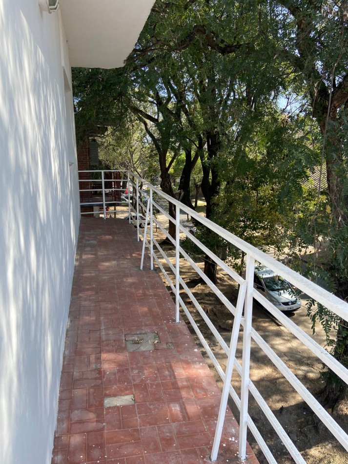 Vendo Dto 1 dorm por escalera zona Centro!