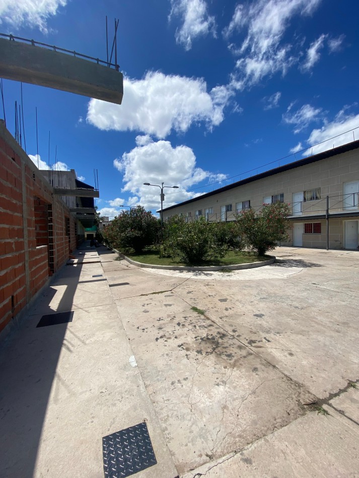 Vendo monoambiente en PB y PA  sin amoblar zona Castellaro!