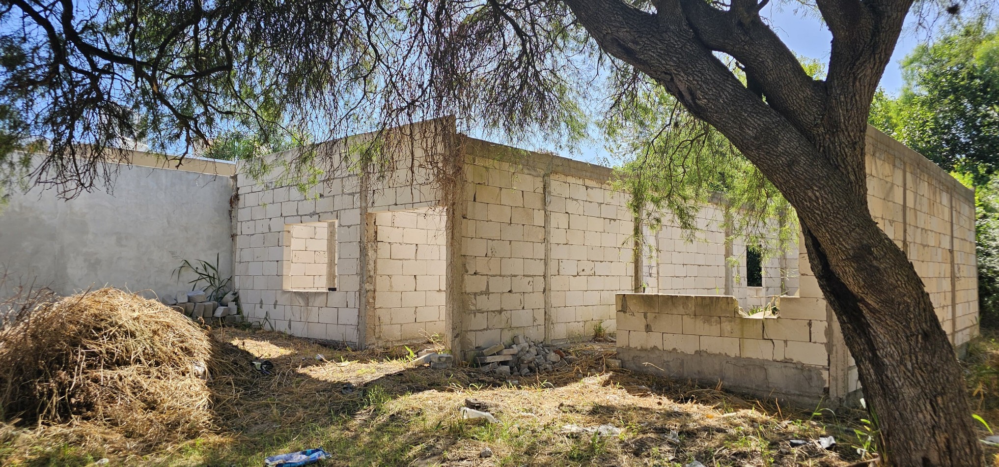 SE VENDE LOTE CON CONSTRUCCION A TERMINAR ZONA ECHEVERRIA Y BLAS PARERA