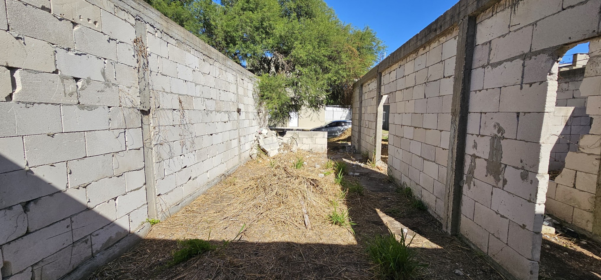 SE VENDE LOTE CON CONSTRUCCION A TERMINAR ZONA ECHEVERRIA Y BLAS PARERA