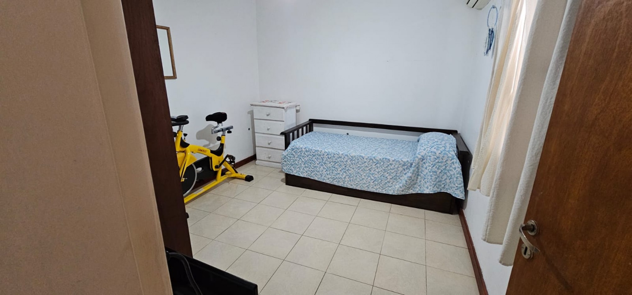 SE VENDE CASA DE TRES DORMITORIOS EN UNA PLANTA ZONA SANTA TERESITA