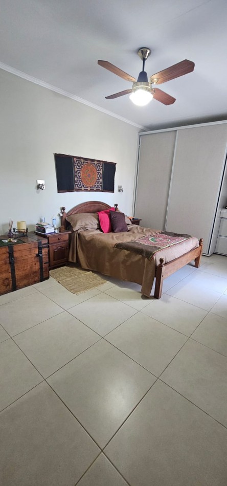 VENDO HERMOSA CASA 4 DORMITORIOS ZONA SANTA TERESITA!