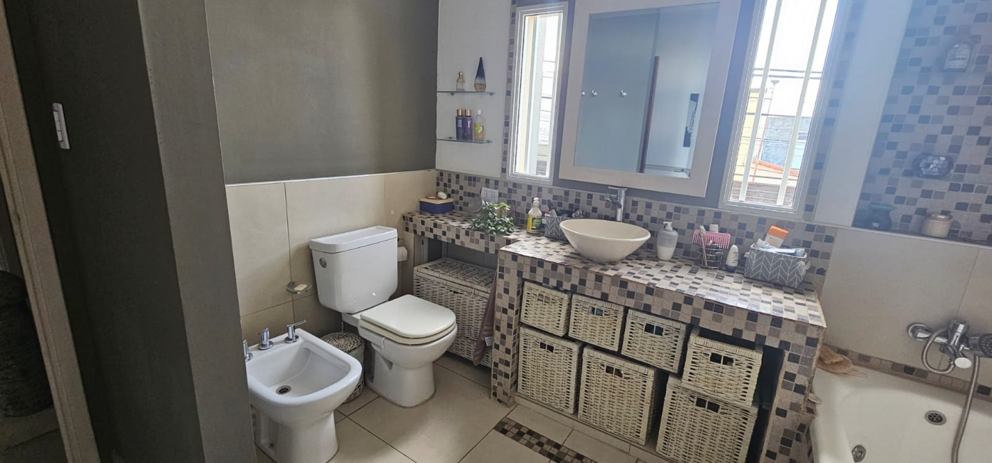 VENDO HERMOSA CASA 4 DORMITORIOS ZONA SANTA TERESITA!