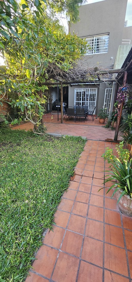 VENDO HERMOSA CASA 4 DORMITORIOS ZONA SANTA TERESITA!