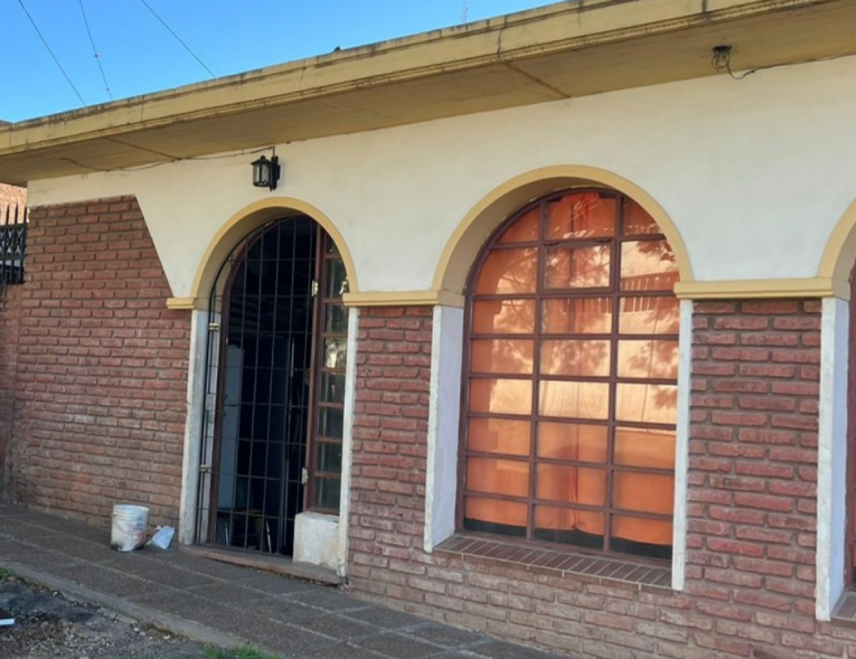 VENDO OPORTUNIDAD COMERCIAL Y VIVIENDA EN AV. CHURRUARIN y HUERGO