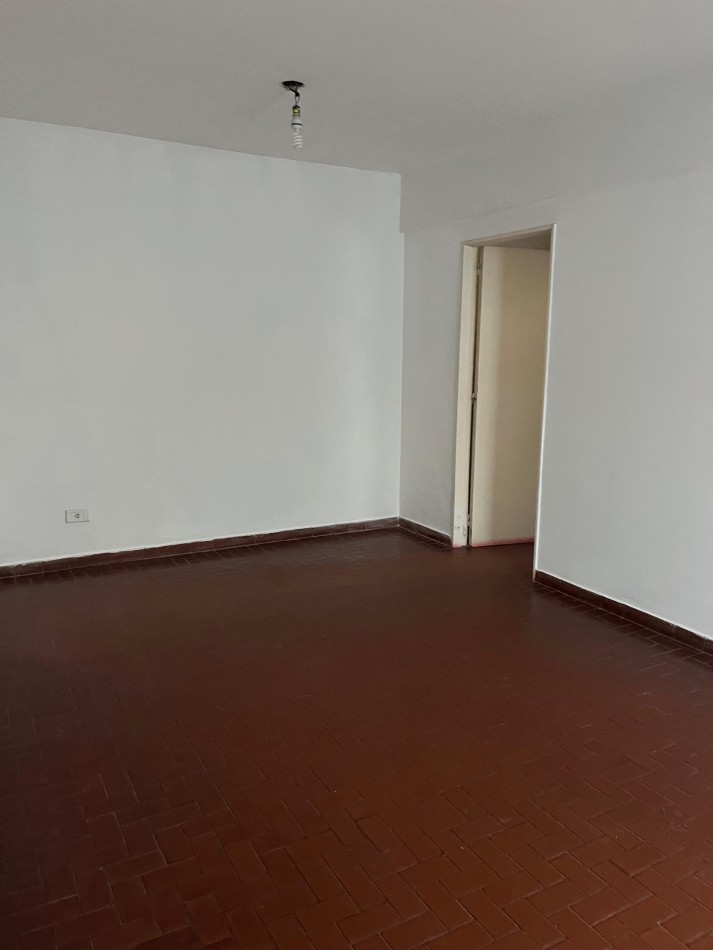 Vendo amplio departamento de 1 dorm. a una cuadra de PLAZA  DE MAYO