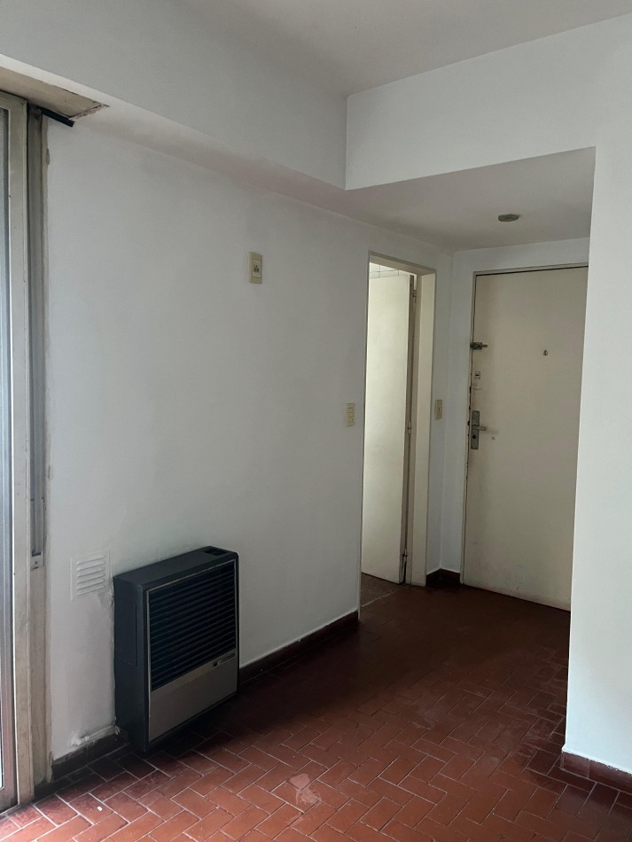 Vendo amplio departamento de 1 dorm. a una cuadra de PLAZA  DE MAYO